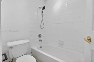 1303 NW 167th Ave, Pembroke Pines, FL 33028 - Photo 17