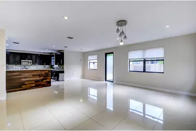 9815 NW 86th Ter, Doral, FL 33178 - Photo 11