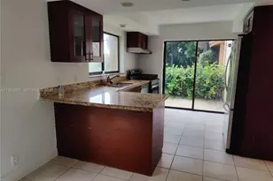 181 Wimbledon Lake Dr, Plantation, FL 33324 - Photo 5