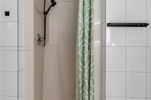 9421 Fontainebleau Blvd, Miami, FL 33172 - Photo 9