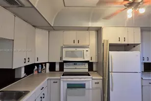 2805 Victoria Way, Coconut Creek, FL 33066 - Photo 9