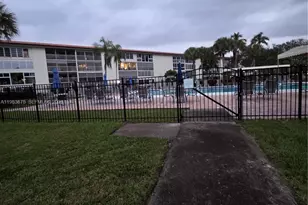 2805 Victoria Way, Coconut Creek, FL 33066 - Photo 25