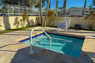 9725 NW 52nd St, Doral, FL 33178 - Photo 45