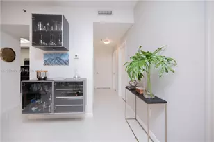 9725 NW 52nd St, Doral, FL 33178 - Photo 9