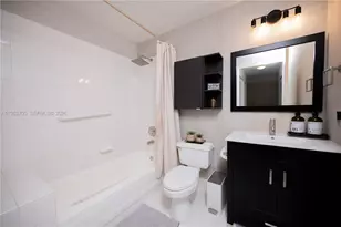 9725 NW 52nd St, Doral, FL 33178 - Photo 29