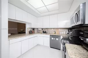 9725 NW 52nd St, Doral, FL 33178 - Photo 11