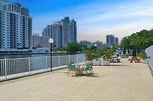 1000 Parkview Dr, Hallandale Beach, FL 33009 - Photo 27