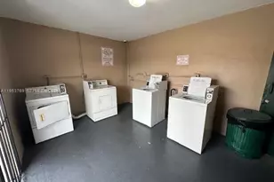 1015 NW 45th Ave, Miami, FL 33126 - Photo 15