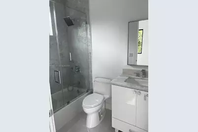 2 Hough Dr, Miami Springs, FL 33166 - Photo 21