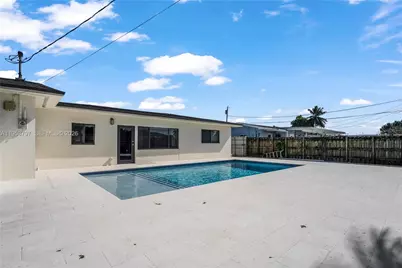 11610 NW 57th Ct, Hialeah, FL 33012 - Photo 37