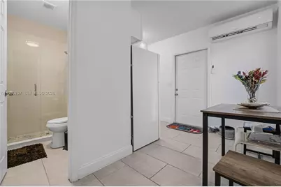 11610 NW 57th Ct, Hialeah, FL 33012 - Photo 29