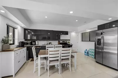 11610 NW 57th Ct, Hialeah, FL 33012 - Photo 11