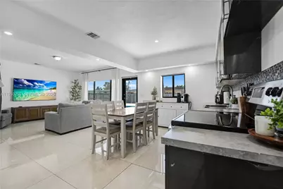 11610 NW 57th Ct, Hialeah, FL 33012 - Photo 13