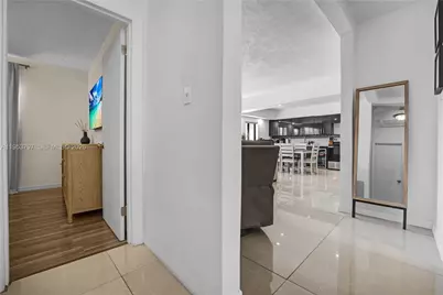 11610 NW 57th Ct, Hialeah, FL 33012 - Photo 23