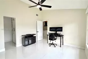 10271 Oleander Ct, Pembroke Pines, FL 33026 - Photo 7