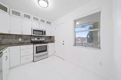 18900 NE 14th Ave #D308, Miami, FL 33179 - Photo 5