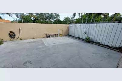 19525 E Cypress Ct E #19525, Hialeah, FL 33015 - Photo 13