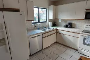 19525 E Cypress Ct E, Hialeah, FL 33015 - Photo 3