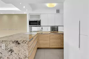 100 Bayview Dr, Sunny Isles Beach, FL 33160 - Photo 7