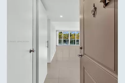 100 Bayview Dr #223, Sunny Isles Beach, FL 33160 - Photo 3