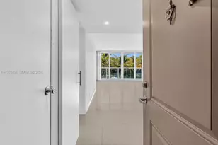 100 Bayview Dr, Sunny Isles Beach, FL 33160 - Photo 3