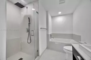 55 SW 9th St, Miami, FL 33130 - Photo 11