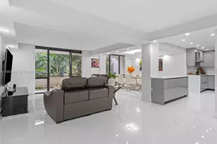 13953 Kendale Lakes Cir, Miami, FL 33183 - Photo 9