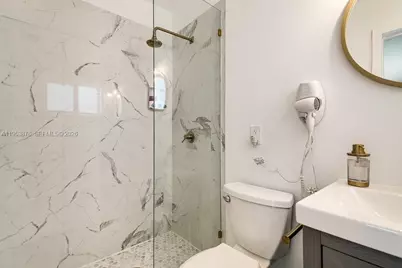 601 NE 2nd St, Dania Beach, FL 33004 - Photo 17