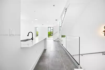 526 SW 2nd St #1, Miami, FL 33130 - Photo 5