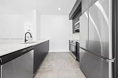 526 SW 2nd St #1, Miami, FL 33130 - Photo 3