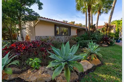 6371 Hutchinson Rd, Miami Lakes, FL 33014 - Photo 3