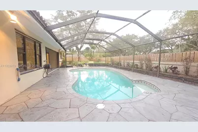 6371 Hutchinson Rd, Miami Lakes, FL 33014 - Photo 15