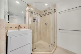 800 Claughton Island Dr, Miami, FL 33131 - Photo 21