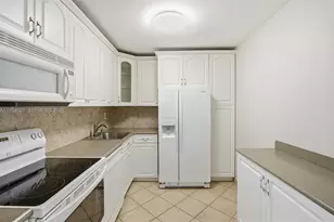 3731 N Country Club Dr, Aventura, FL 33180 - Photo 7