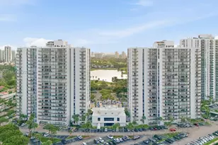 3731 N Country Club Dr, Aventura, FL 33180 - Photo 21