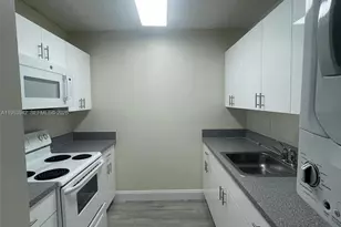 8260 SW 210th St, Cutler Bay, FL 33189 - Photo 31