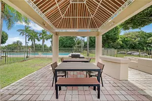 9340 Fontainebleau Blvd, Miami, FL 33172 - Photo 27