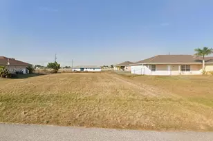 317 NE 20th Terrace, Cape Coral, FL 33909 - Photo 1