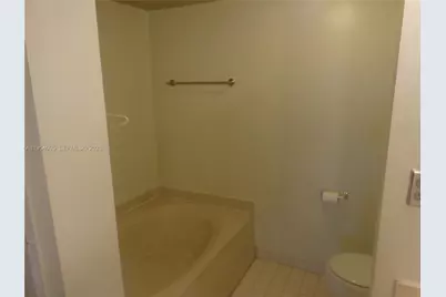 20850 San Simeon Way #604-5, Miami, FL 33179 - Photo 9