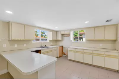 1721 S Treasure Dr, North Bay Village, FL 33141 - Photo 19