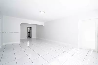 8340 Byron Ave #12, Miami Beach, FL 33141 - Photo 5