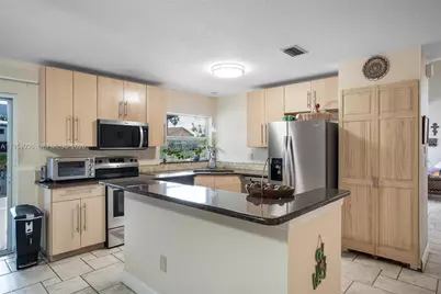 13930 Oak Ridge Dr, Davie, FL 33325 - Photo 13