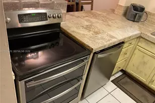 8758 SW 12th St, Miami, FL 33174 - Photo 13