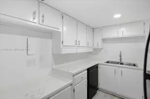 6101 N Falls Cir Dr, Lauderhill, FL 33319 - Photo 5