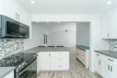 19441 NW 59th Pl, Hialeah, FL 33015 - Photo 11