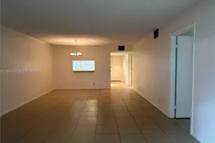 12600 SW 5th Ct, Pembroke Pines, FL 33027 - Photo 7