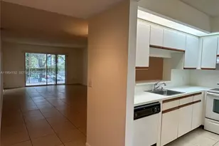 12600 SW 5th Ct, Pembroke Pines, FL 33027 - Photo 3