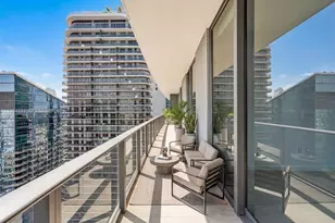 45 SW 9th St, Miami, FL 33130 - Photo 5