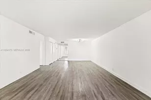 302 Lakeview Dr, Weston, FL 33326 - Photo 13