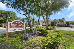 302 Lakeview Dr, Weston, FL 33326 - Photo 1